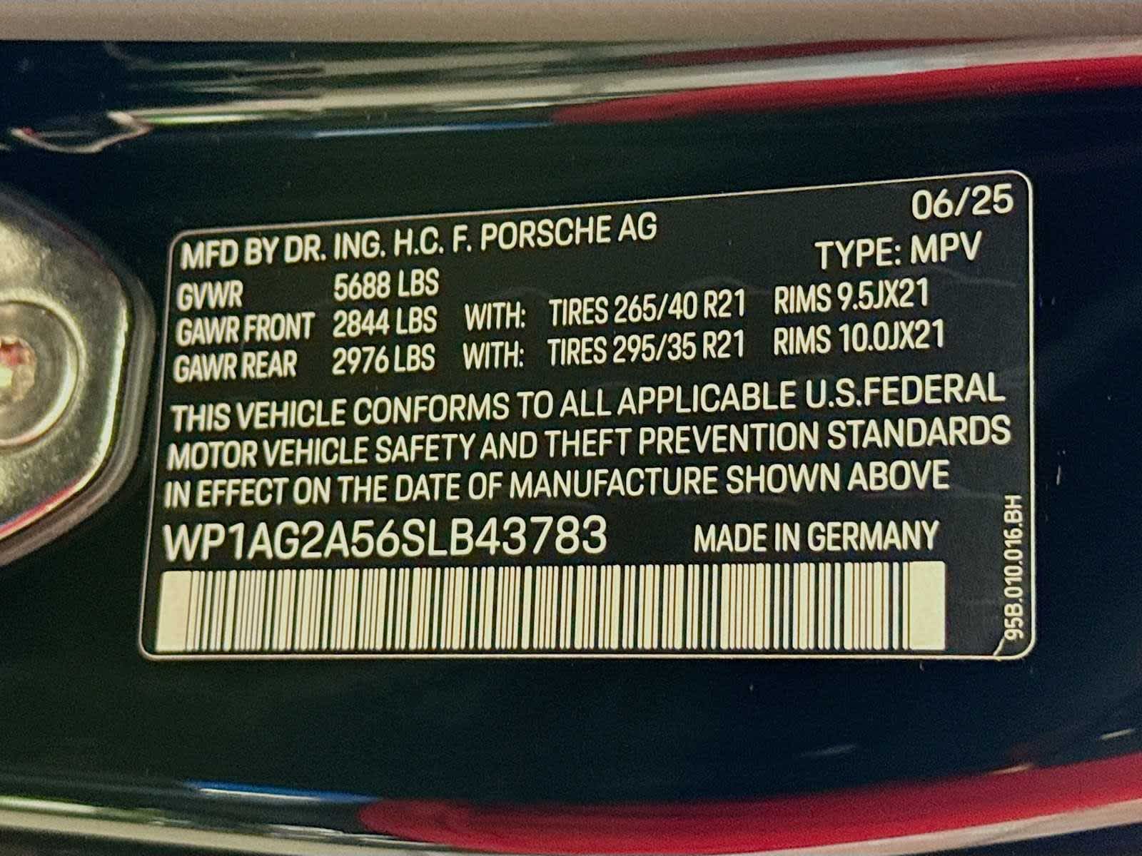 Thumbnail: 2025 Porsche Macan - 25