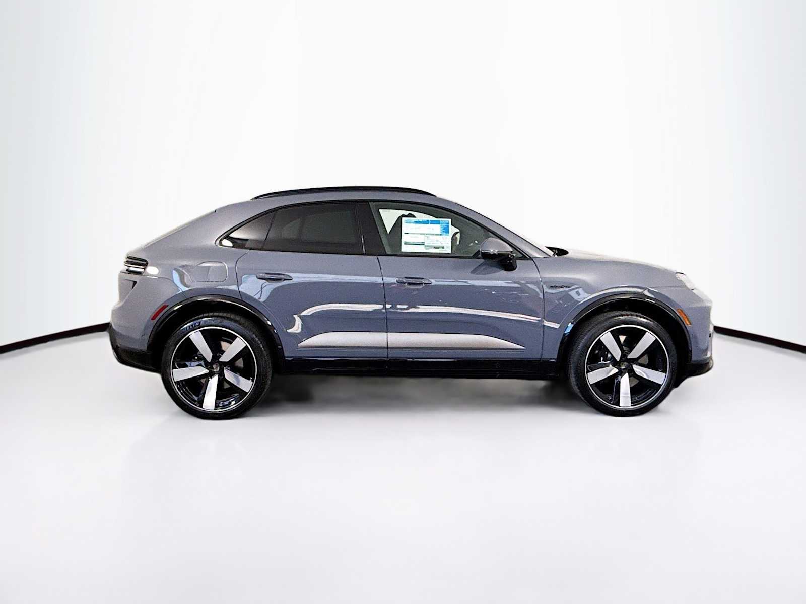 Thumbnail: 2025 Porsche Macan - 8