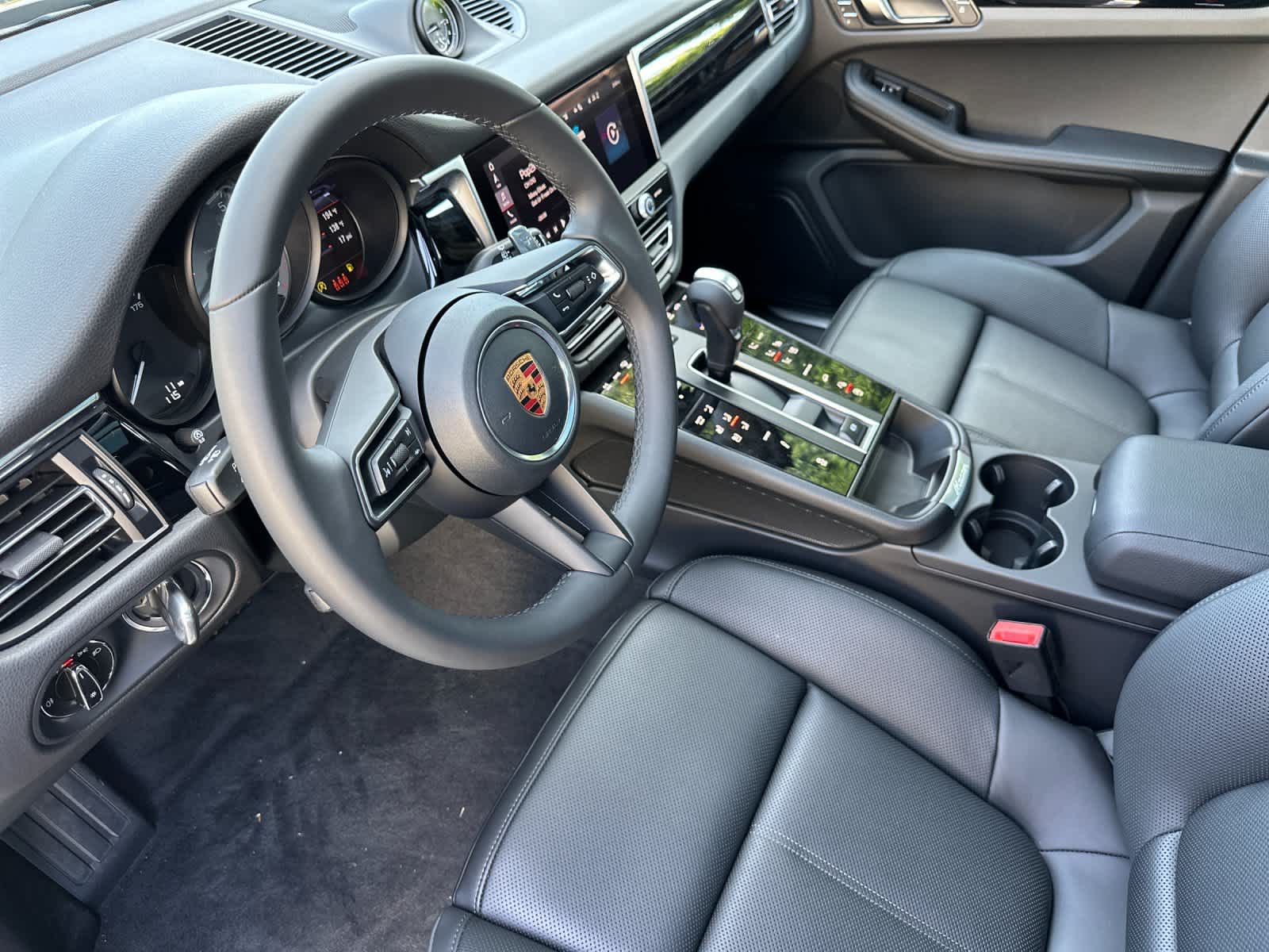 Thumbnail: 2026 Porsche Macan - 4