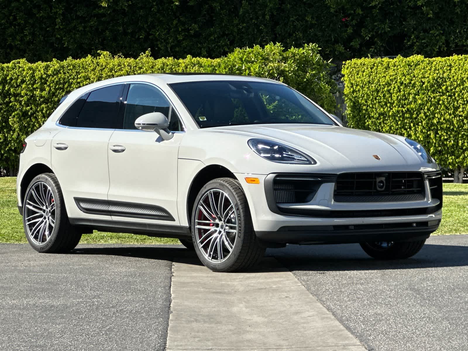 Thumbnail: 2026 Porsche Macan - 10