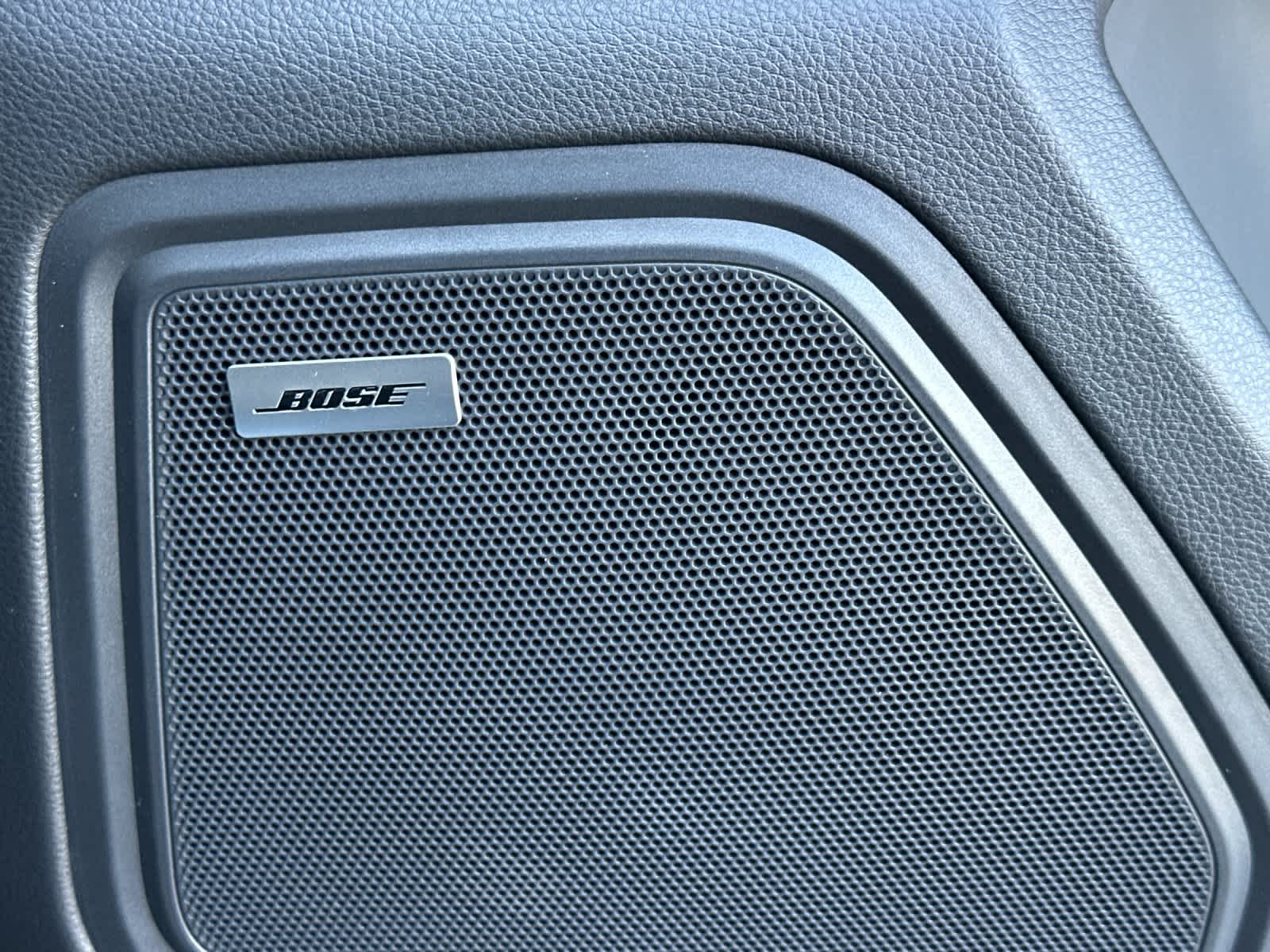 Thumbnail: 2026 Porsche Macan - 20