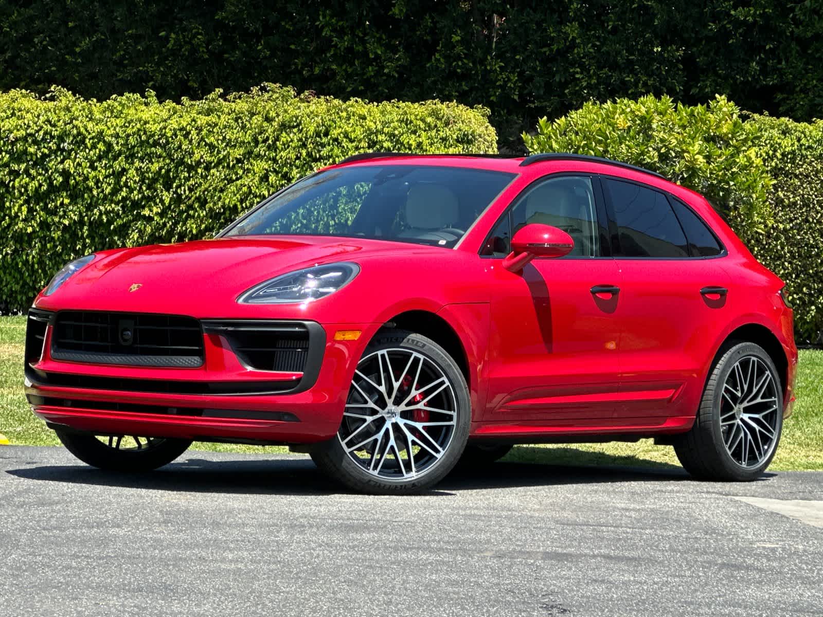 Thumbnail: 2026 Porsche Macan - 1