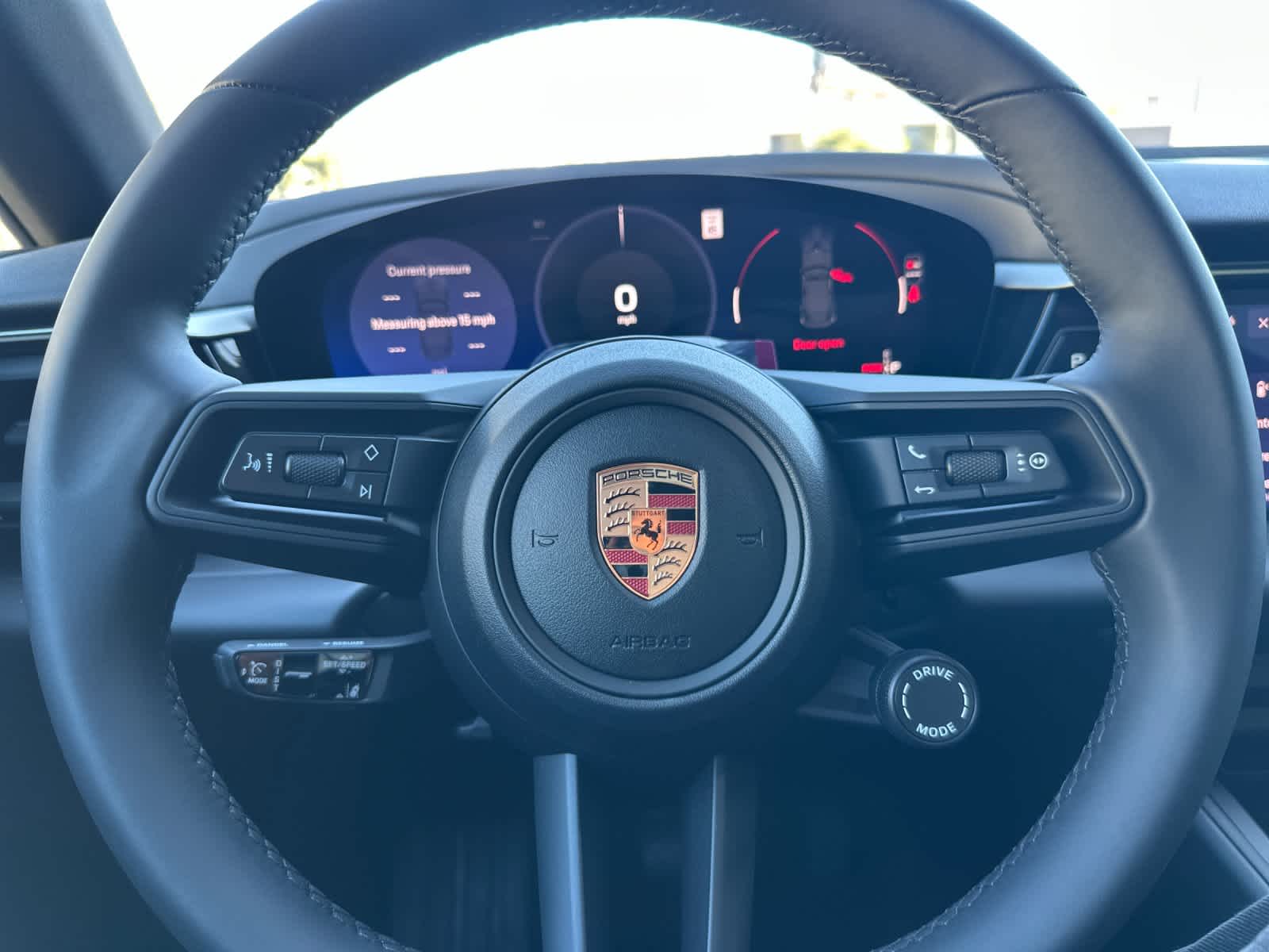 Thumbnail: 2026 Porsche Macan - 26