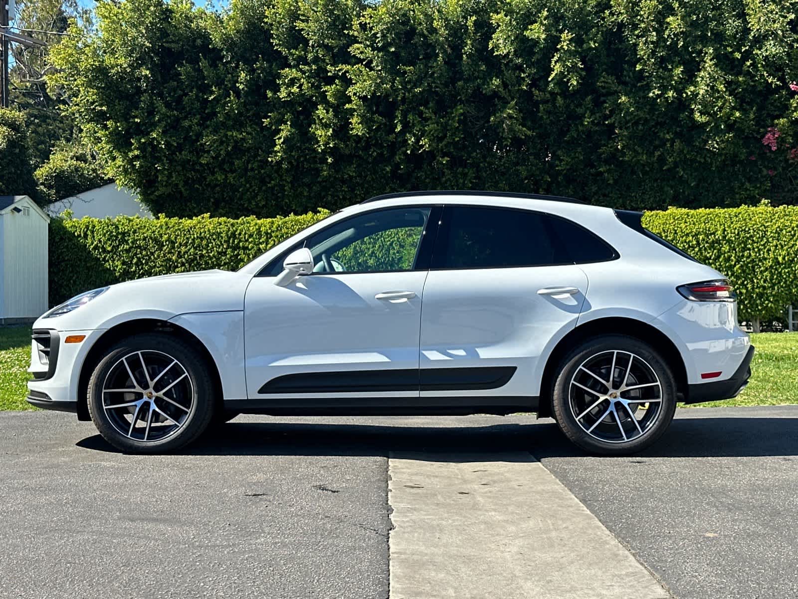 Thumbnail: 2026 Porsche Macan - 2