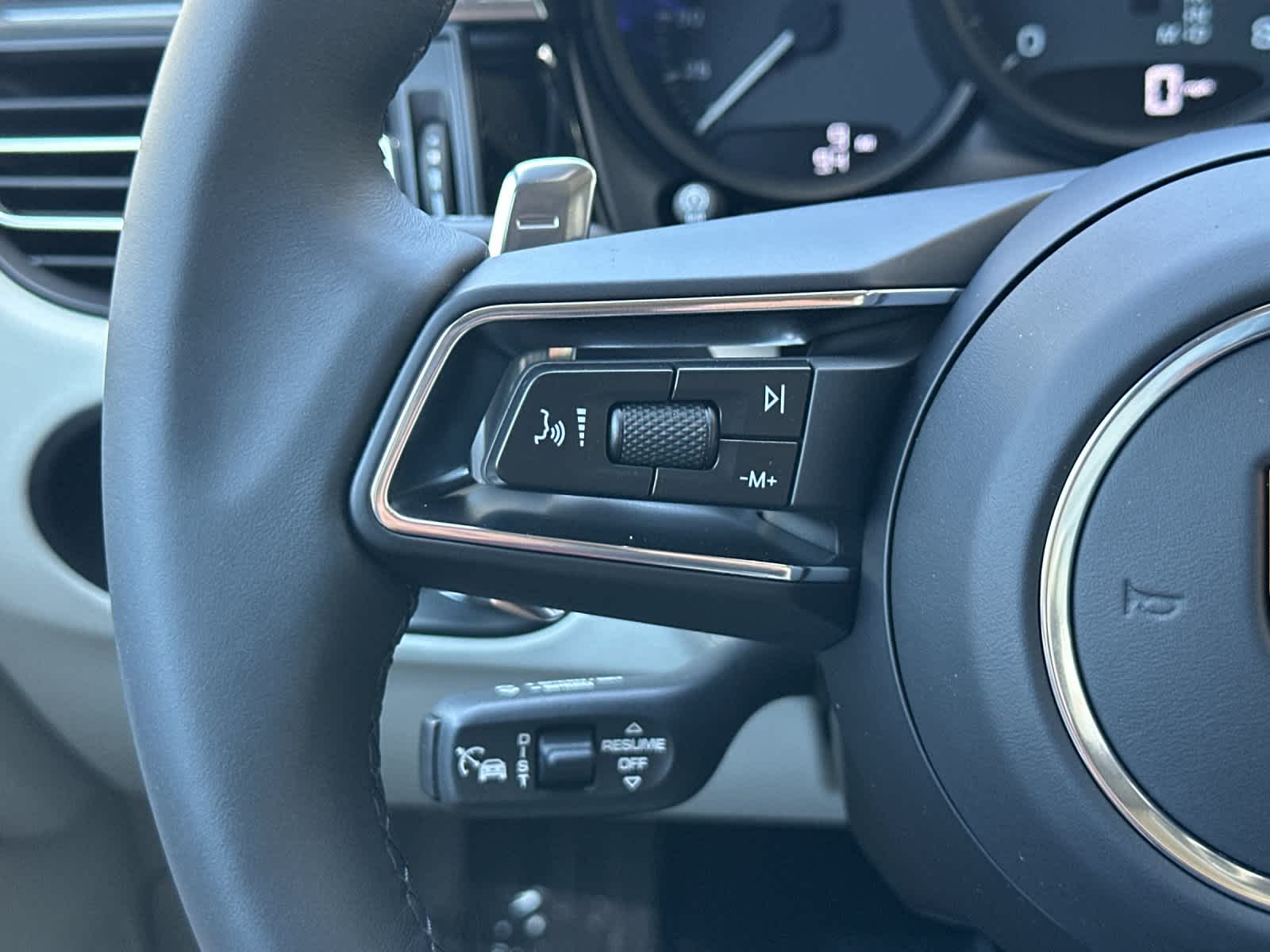Thumbnail: 2026 Porsche Macan - 27