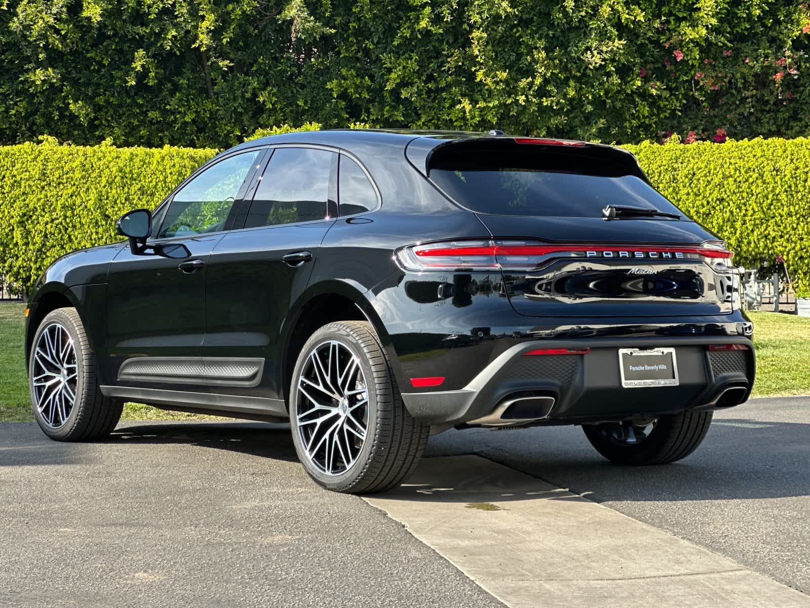Thumbnail: 2026 Porsche Macan - 3