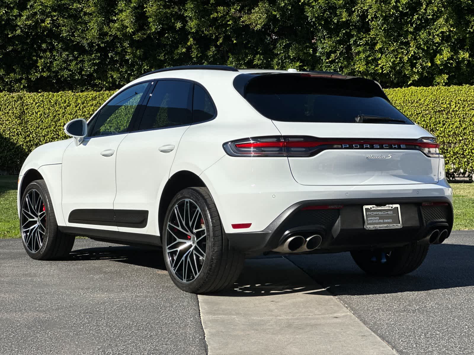 Thumbnail: 2023 Porsche Macan - 3