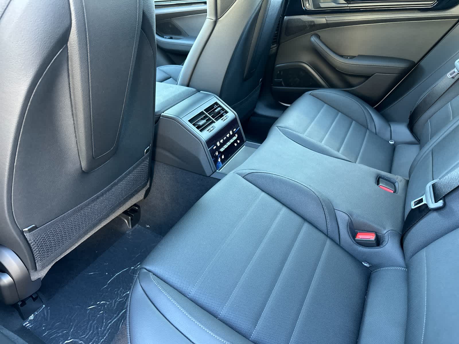 Thumbnail: 2026 Porsche Panamera - 13