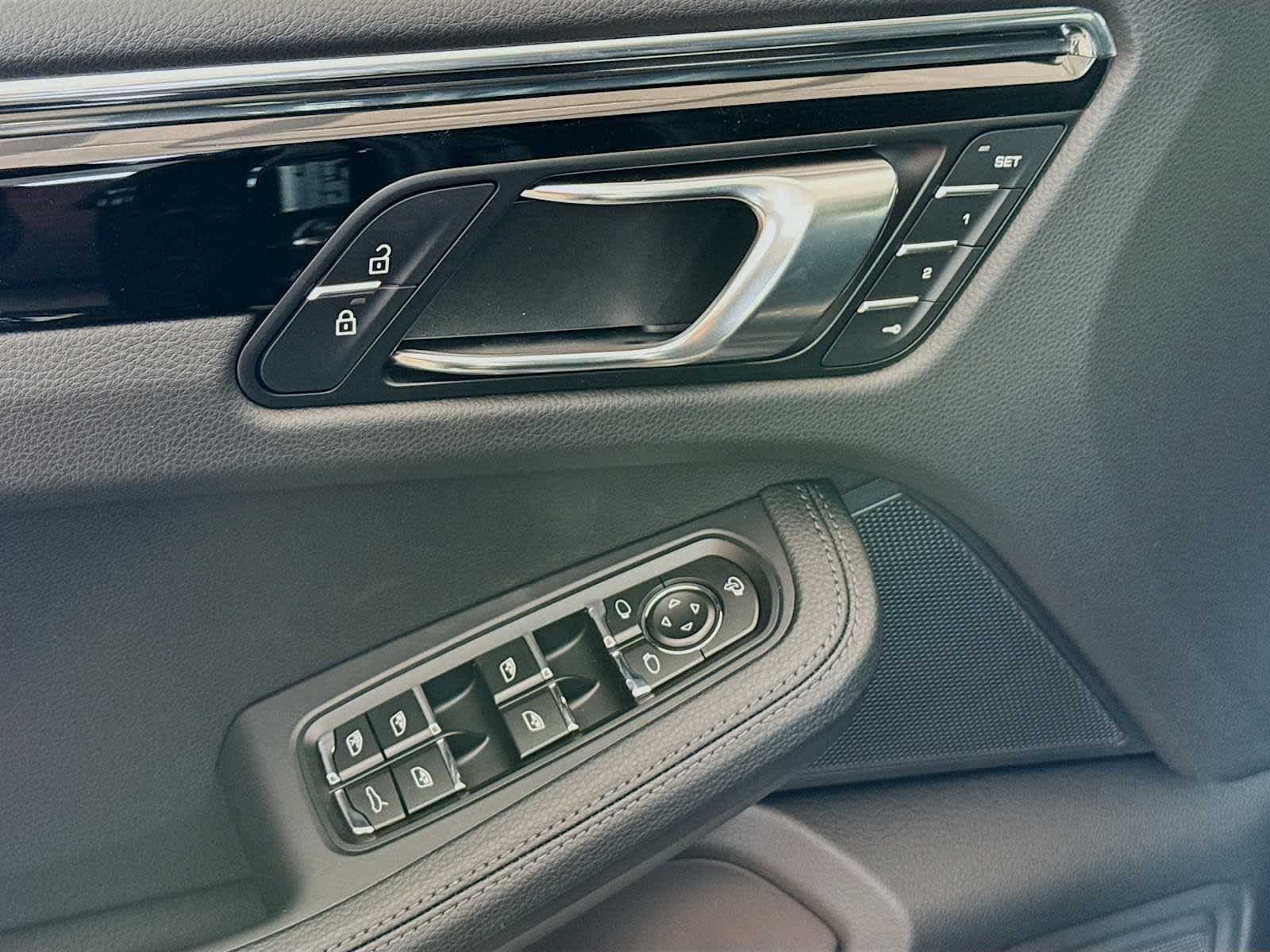 Thumbnail: 2026 Porsche Macan - 14