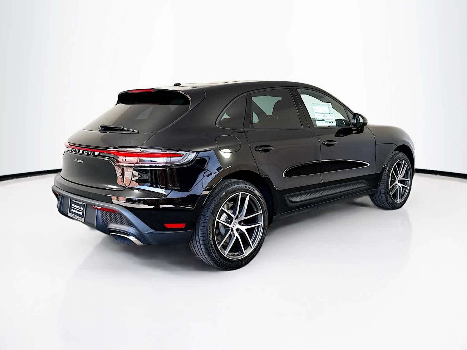 Thumbnail: 2026 Porsche Macan - 9