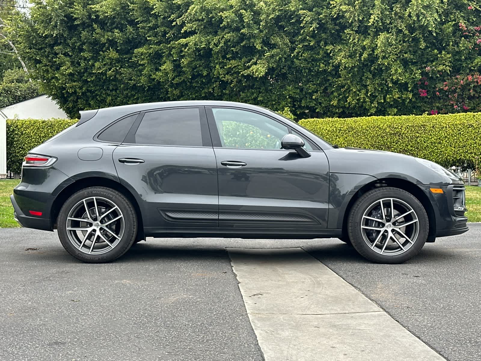 Thumbnail: 2025 Porsche Macan - 9
