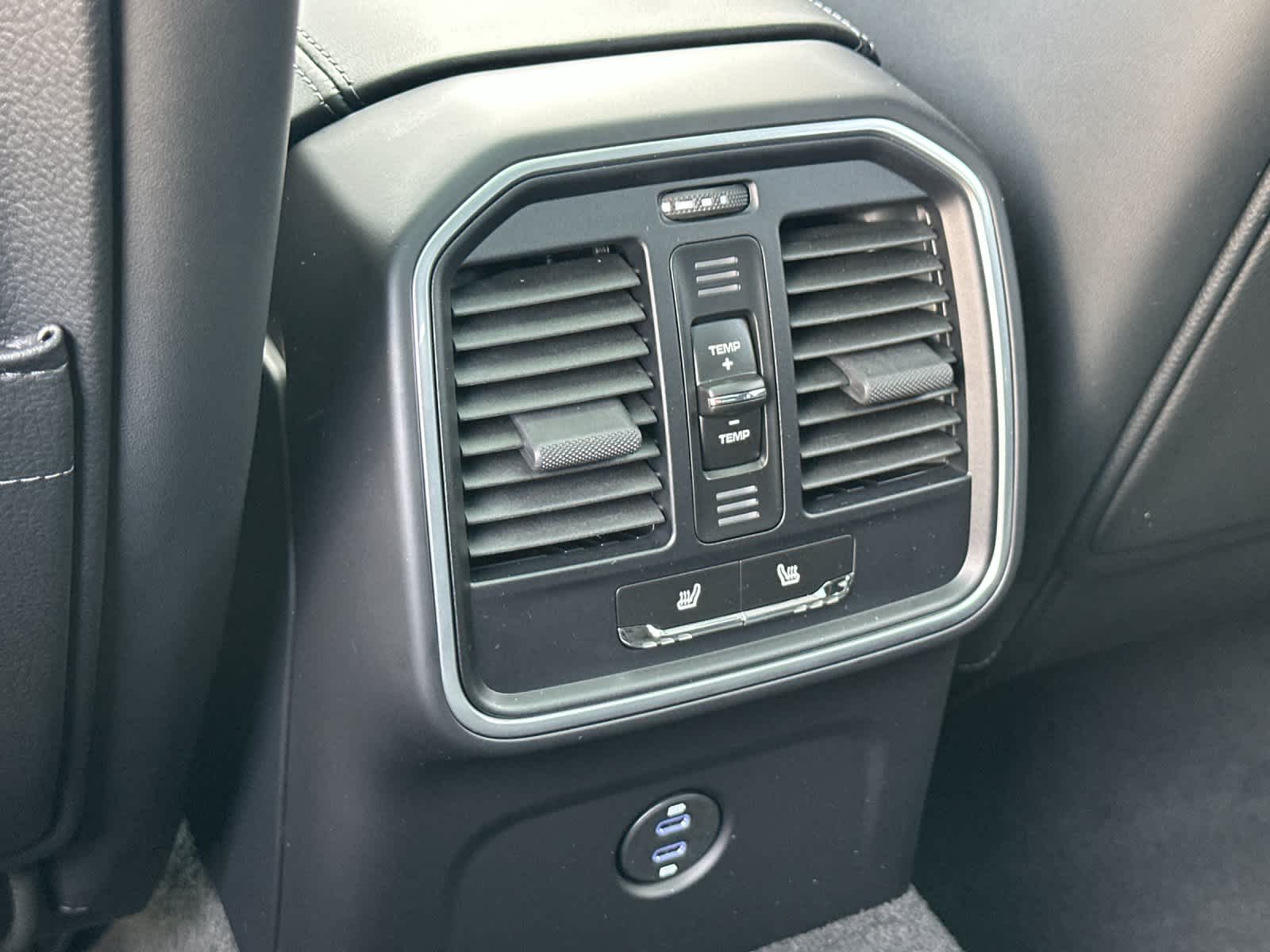 Thumbnail: 2026 Porsche Macan - 14