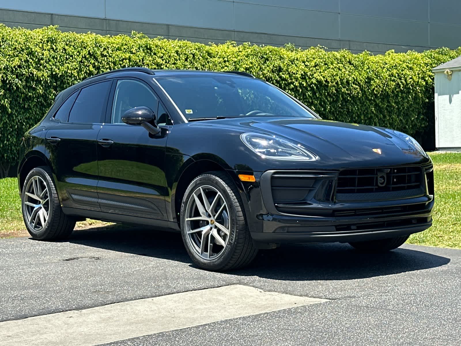 Thumbnail: 2026 Porsche Macan - 10