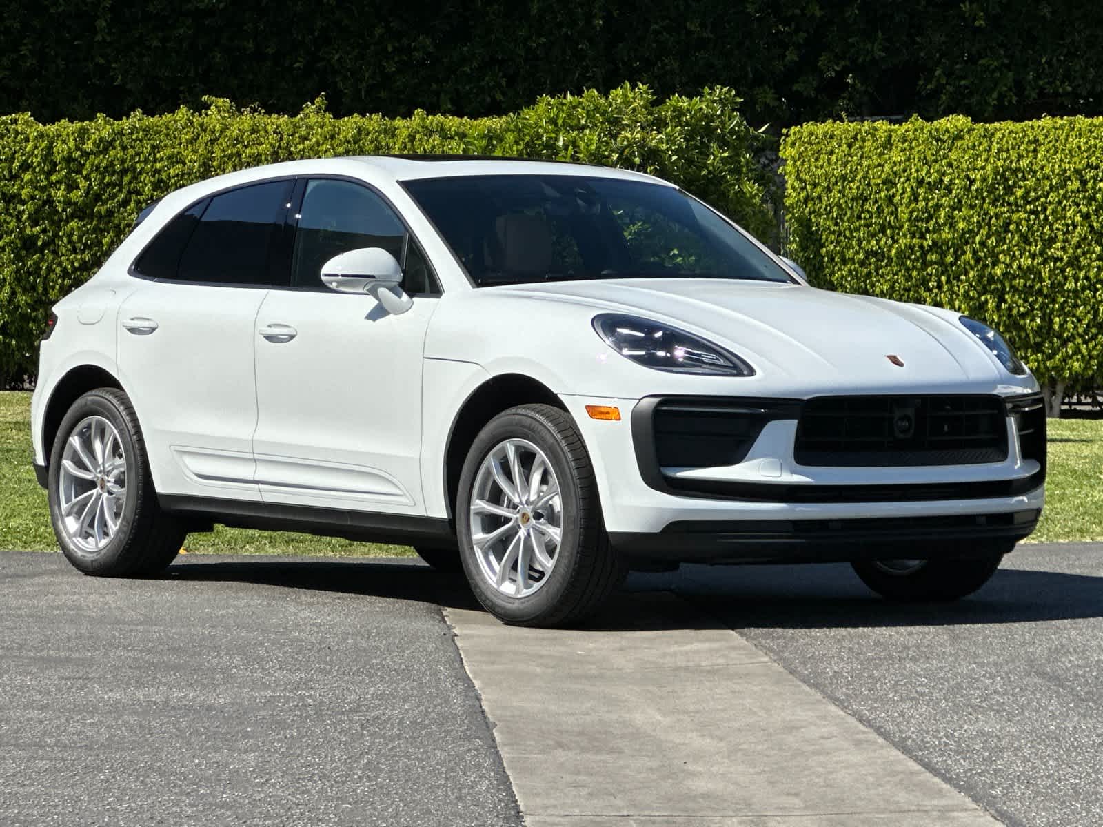 Thumbnail: 2026 Porsche Macan - 10