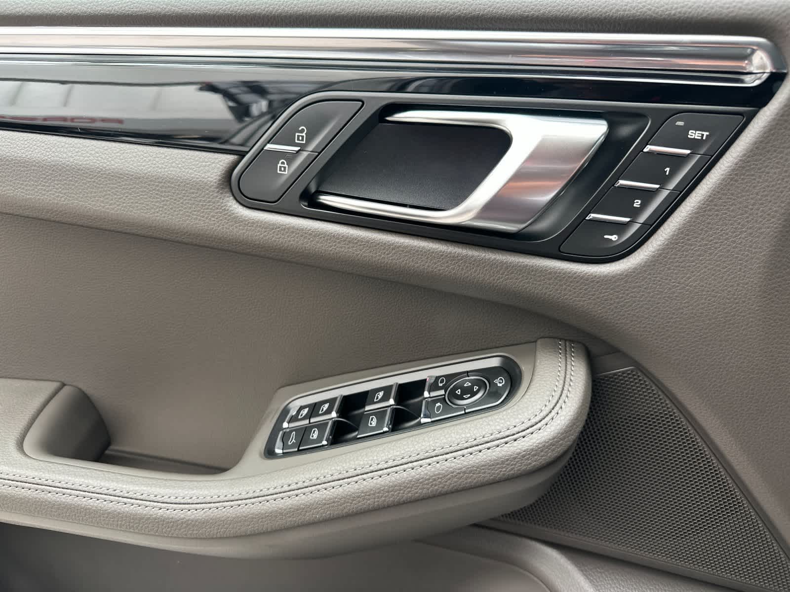 Thumbnail: 2026 Porsche Macan - 12