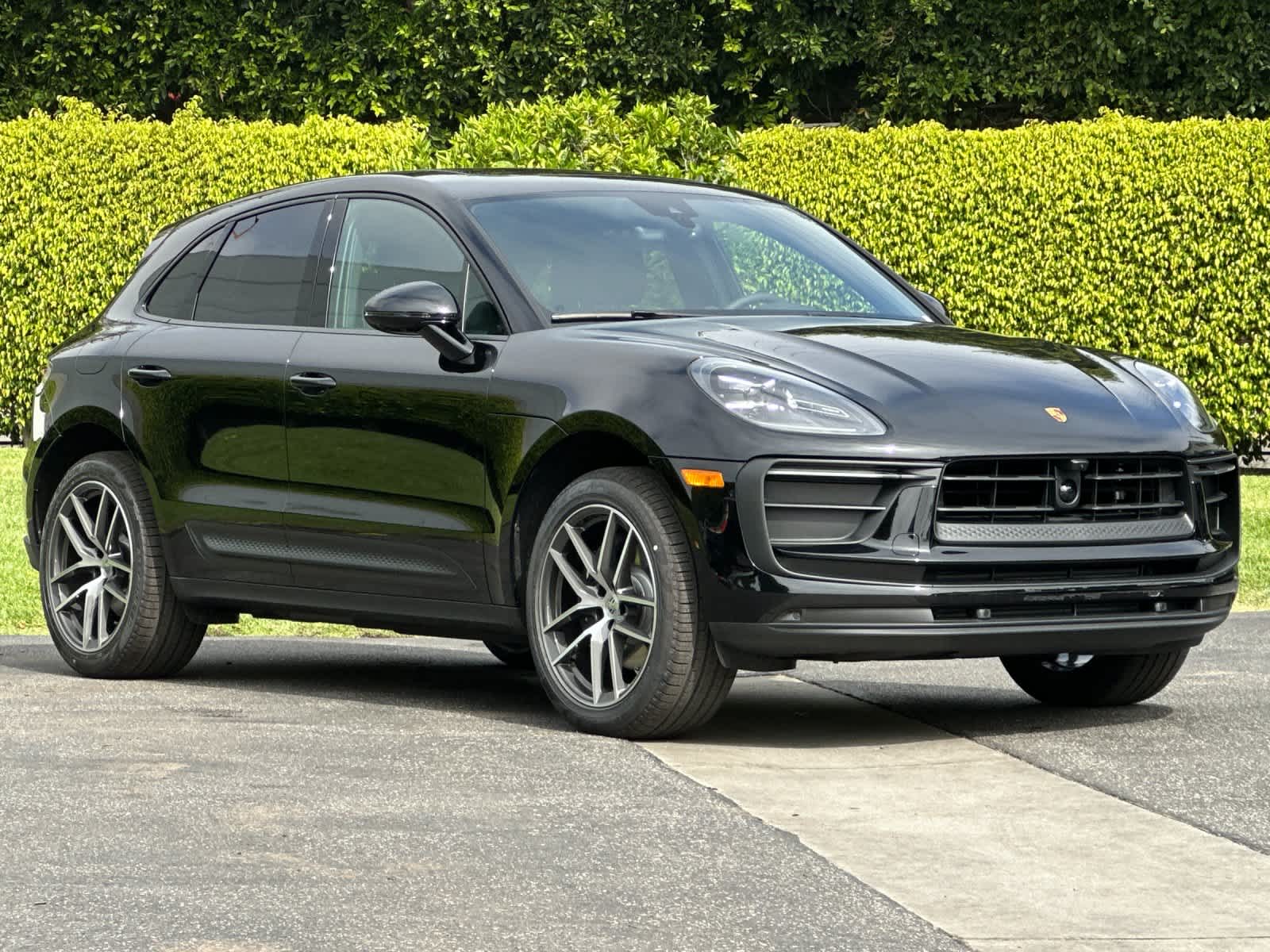 Thumbnail: 2026 Porsche Macan - 10