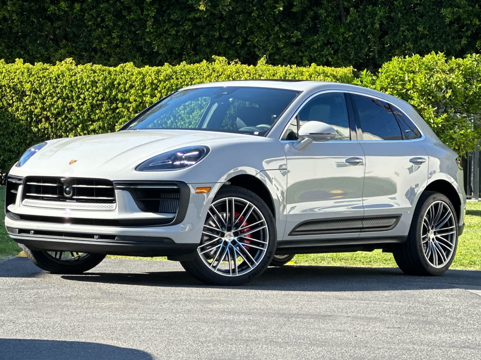 Thumbnail: 2026 Porsche Macan - 1