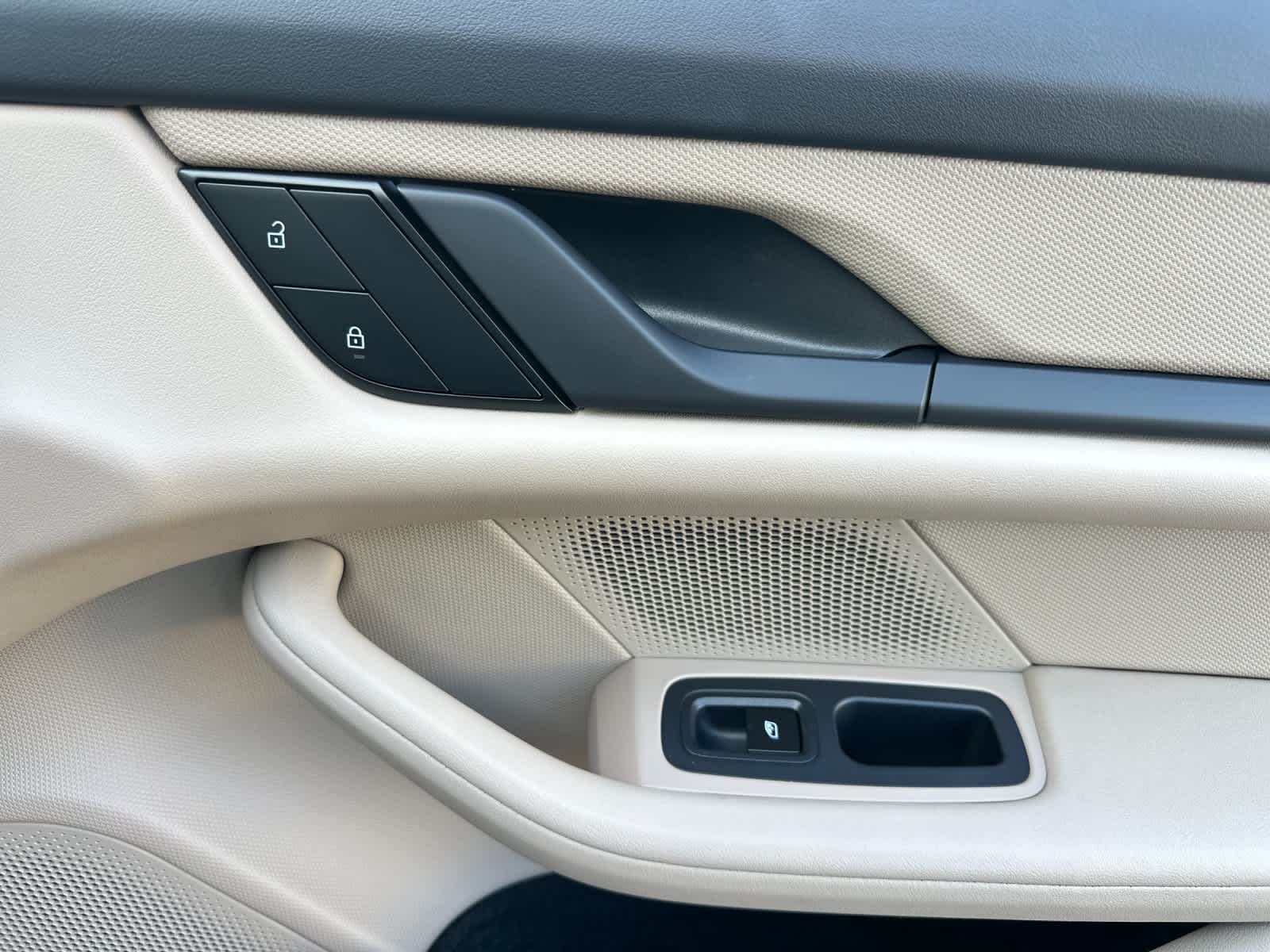 Thumbnail: 2024 Porsche Taycan - 18