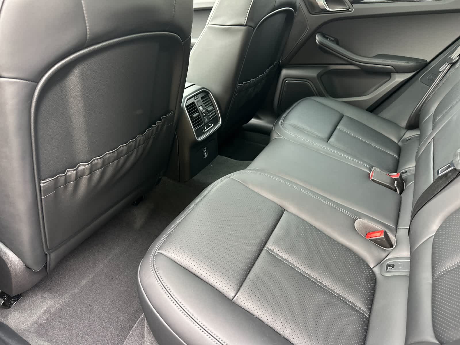 Thumbnail: 2026 Porsche Macan - 13