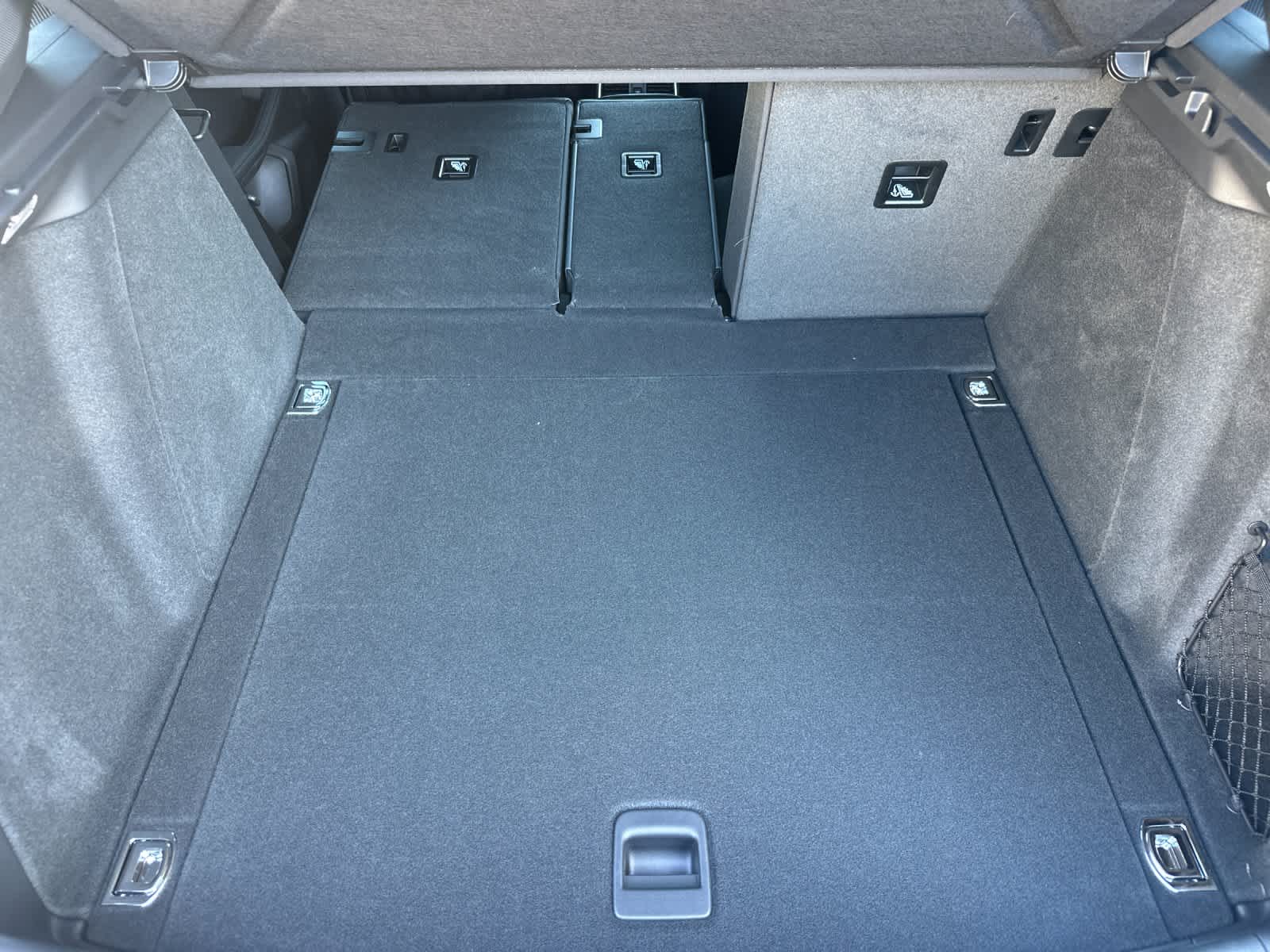 Thumbnail: 2026 Porsche Macan - 16