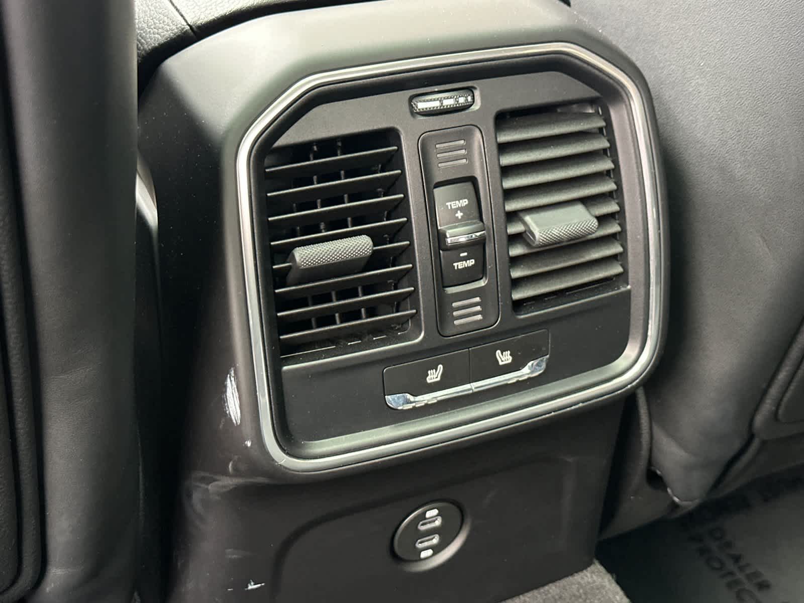 Thumbnail: 2025 Porsche Macan - 14