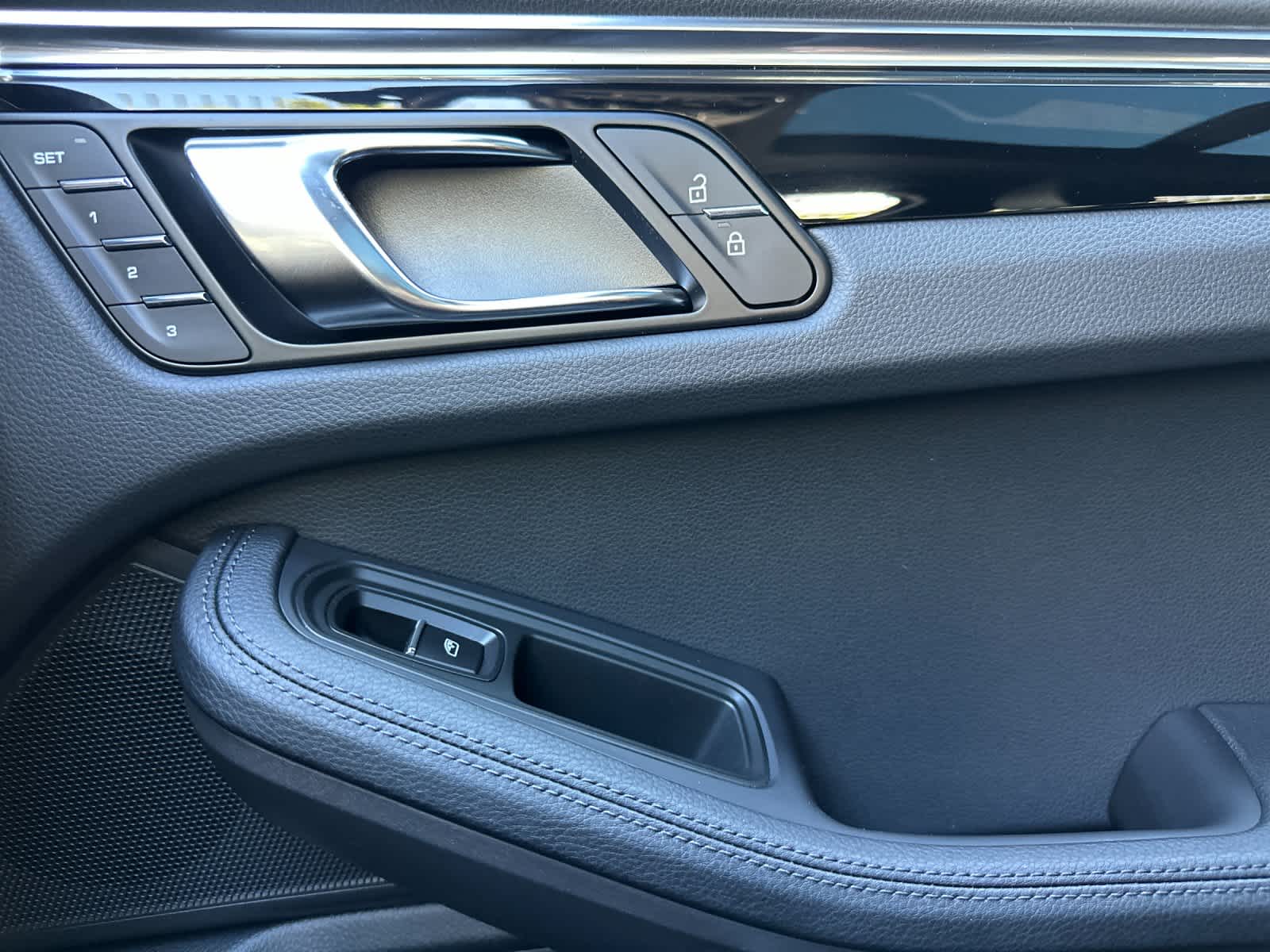 Thumbnail: 2026 Porsche Macan - 19