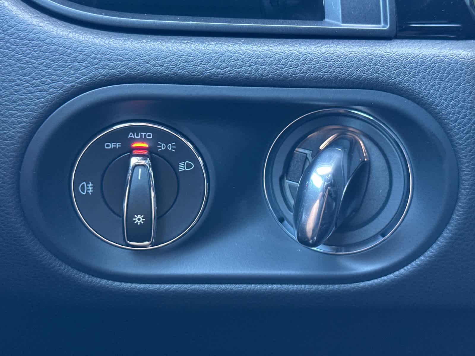 Thumbnail: 2026 Porsche Macan - 30