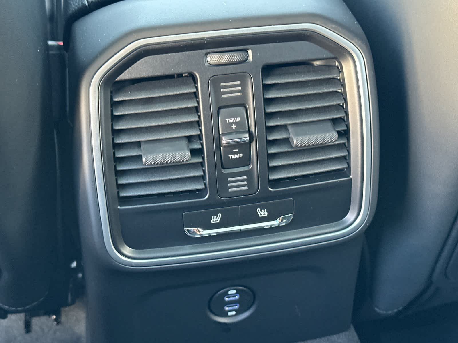 Thumbnail: 2026 Porsche Macan - 14