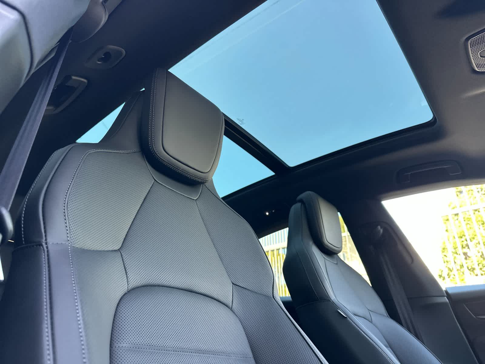 Thumbnail: 2025 Porsche Macan - 18