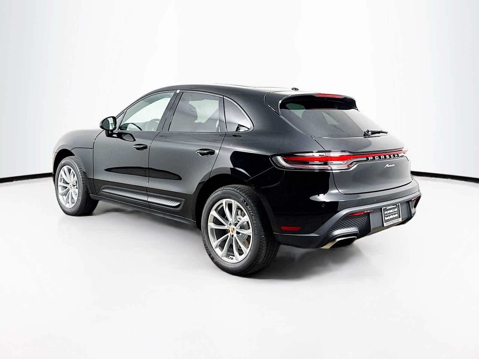 Thumbnail: 2026 Porsche Macan - 3