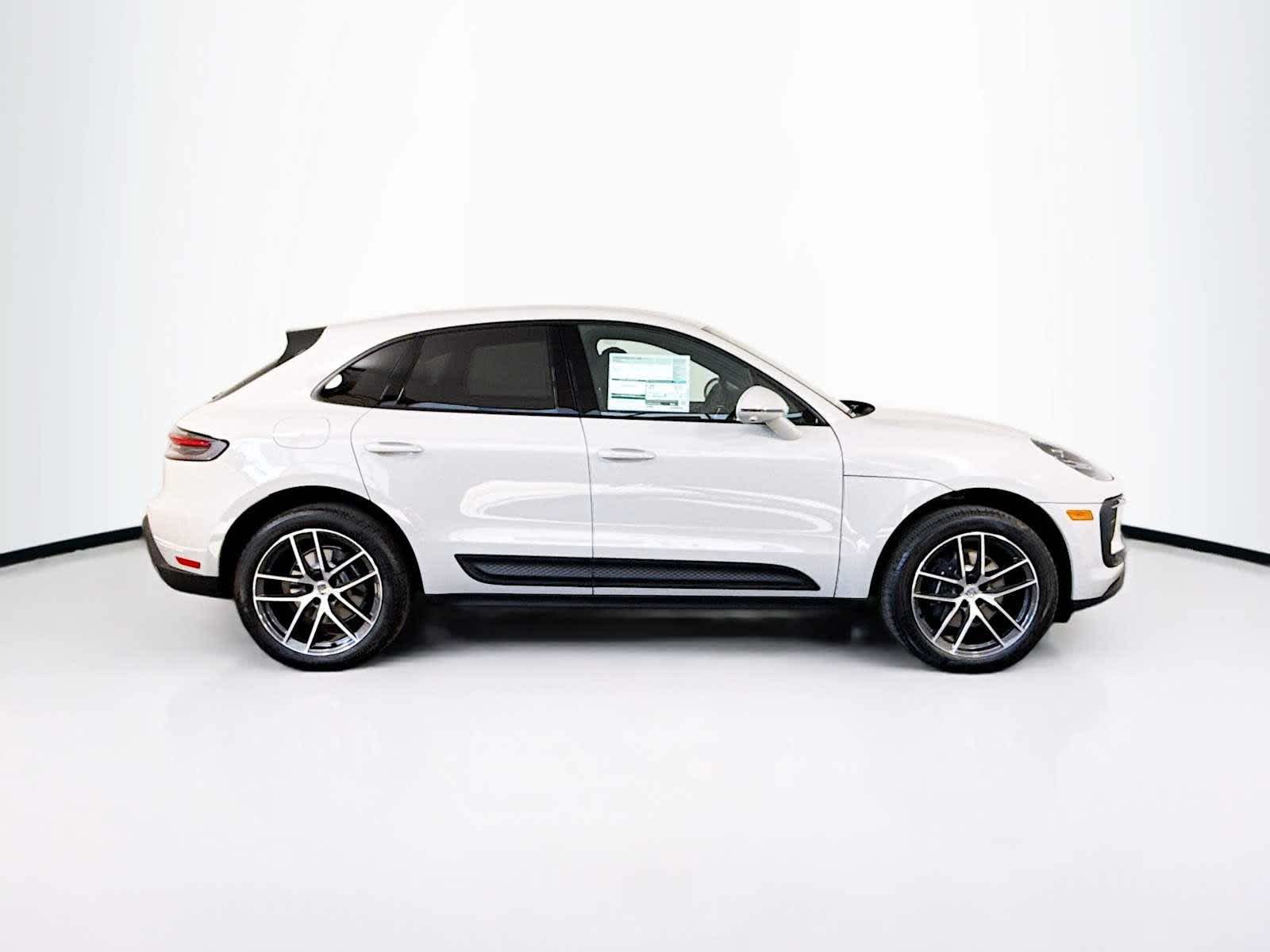 Thumbnail: 2026 Porsche Macan - 8