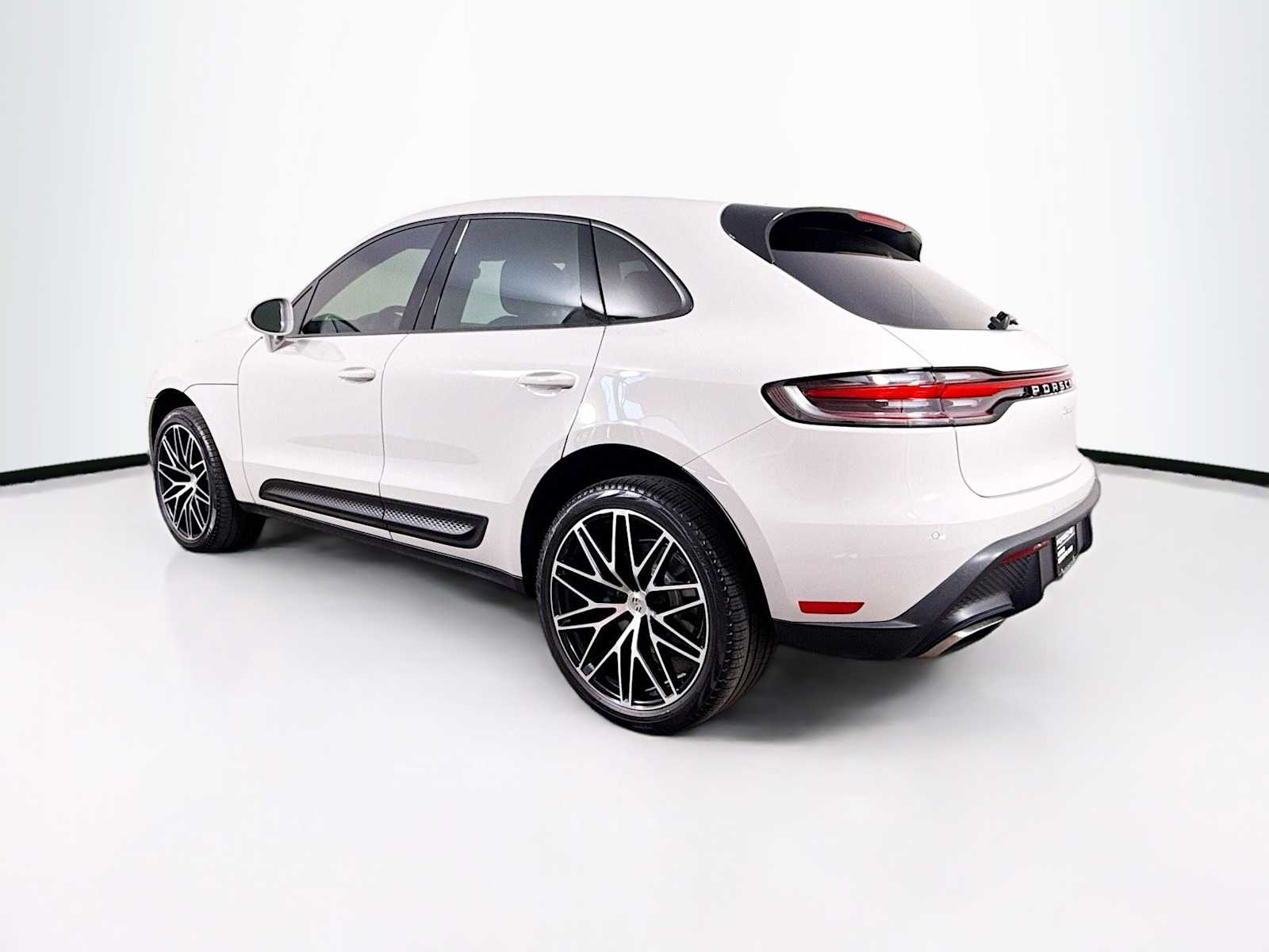 Thumbnail: 2024 Porsche Macan - 3