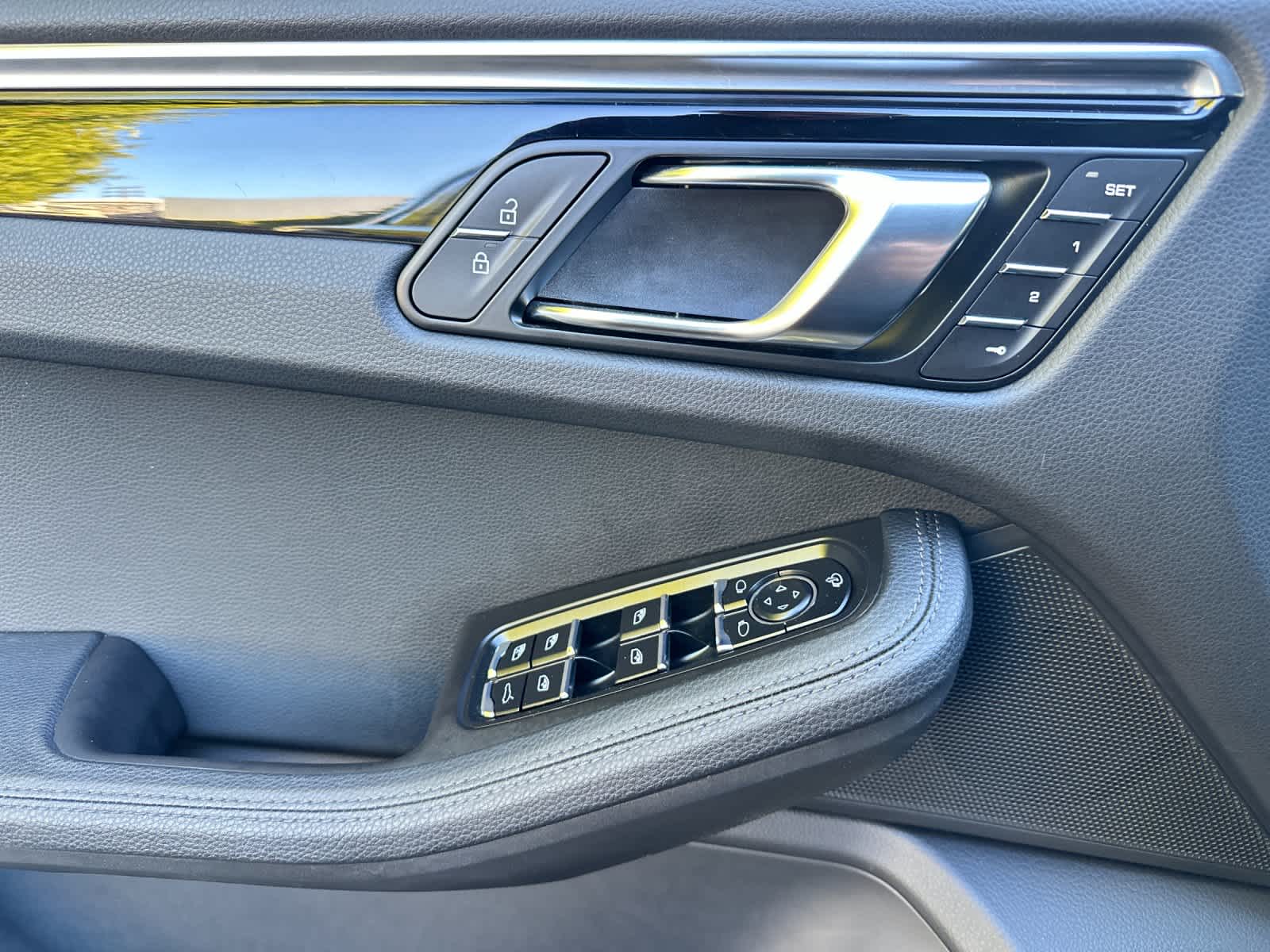 Thumbnail: 2025 Porsche Macan - 12