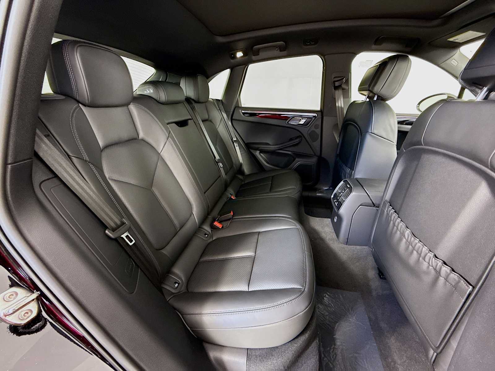 Thumbnail: 2026 Porsche Macan - 20