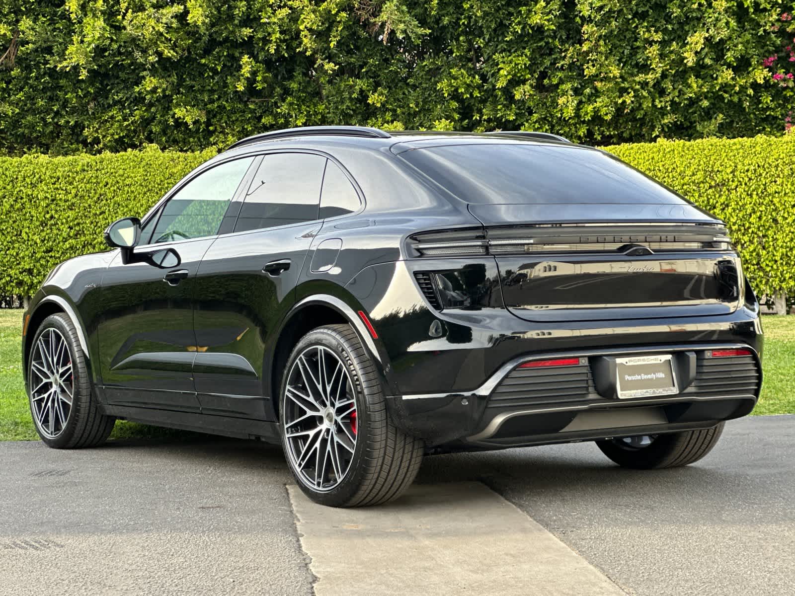 Thumbnail: 2025 Porsche Macan - 3