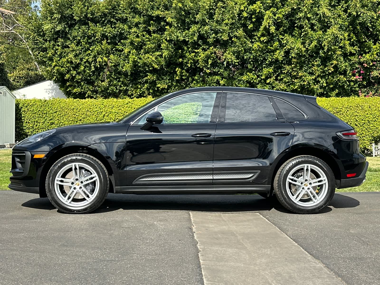 Thumbnail: 2026 Porsche Macan - 2