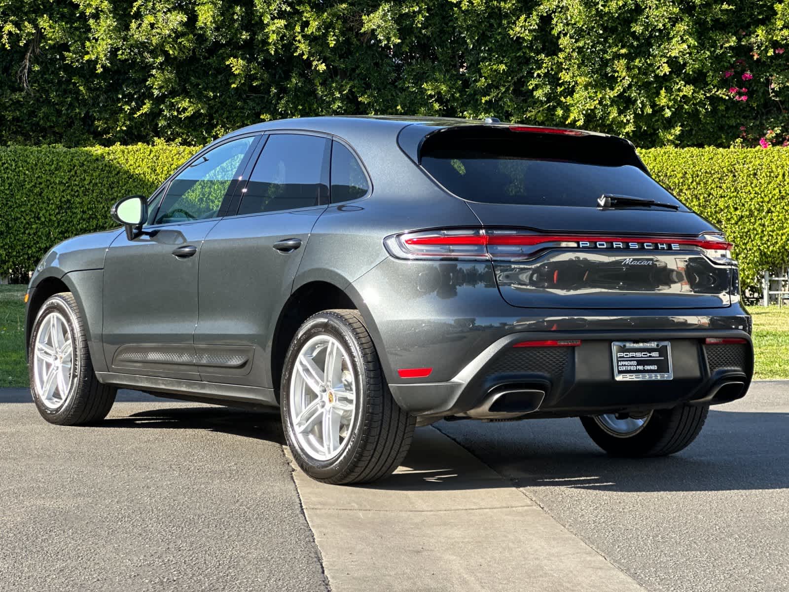 Thumbnail: 2025 Porsche Macan - 3