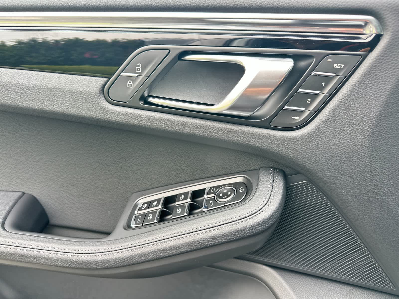 Thumbnail: 2026 Porsche Macan - 12