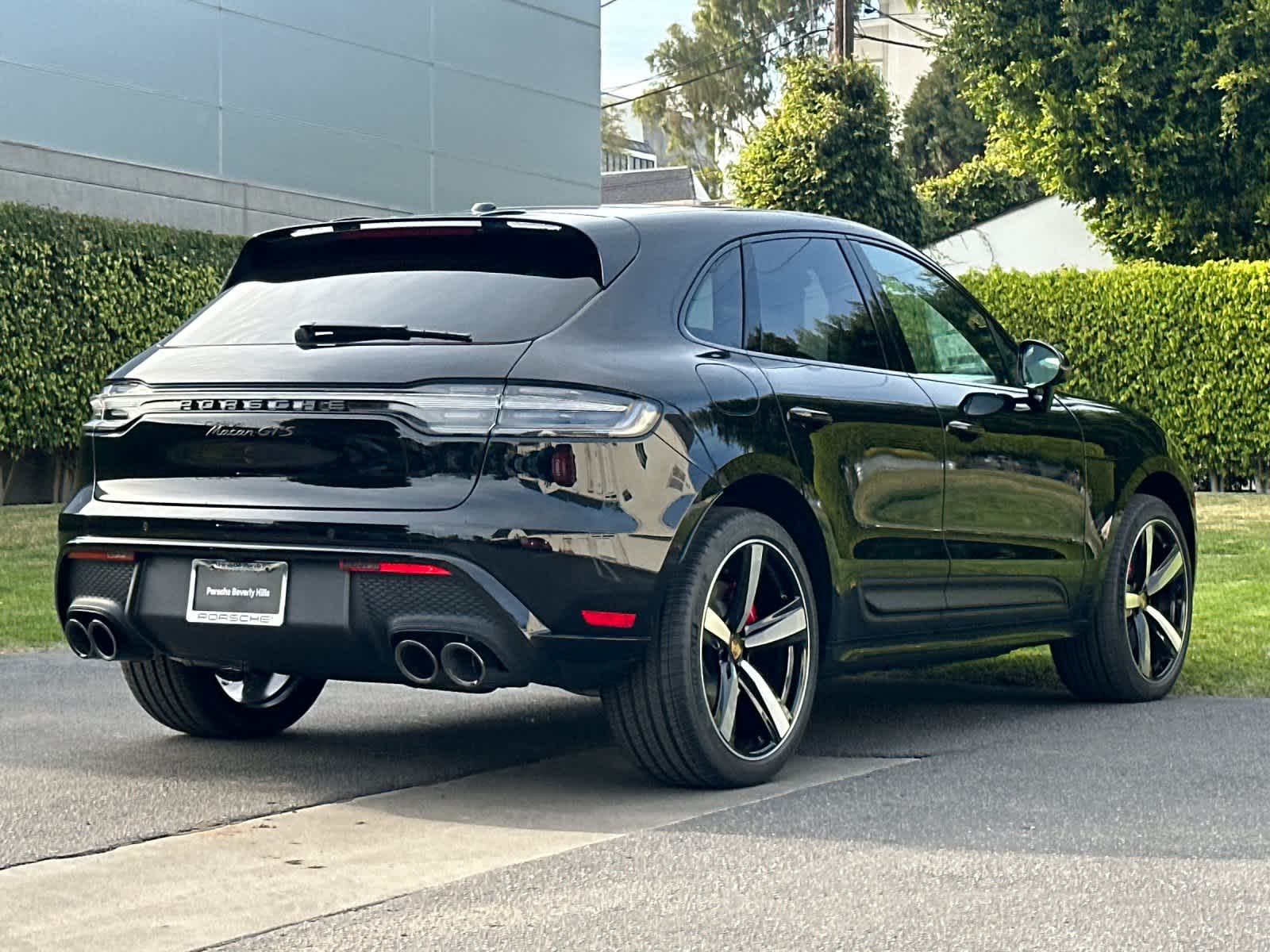 Thumbnail: 2026 Porsche Macan - 8