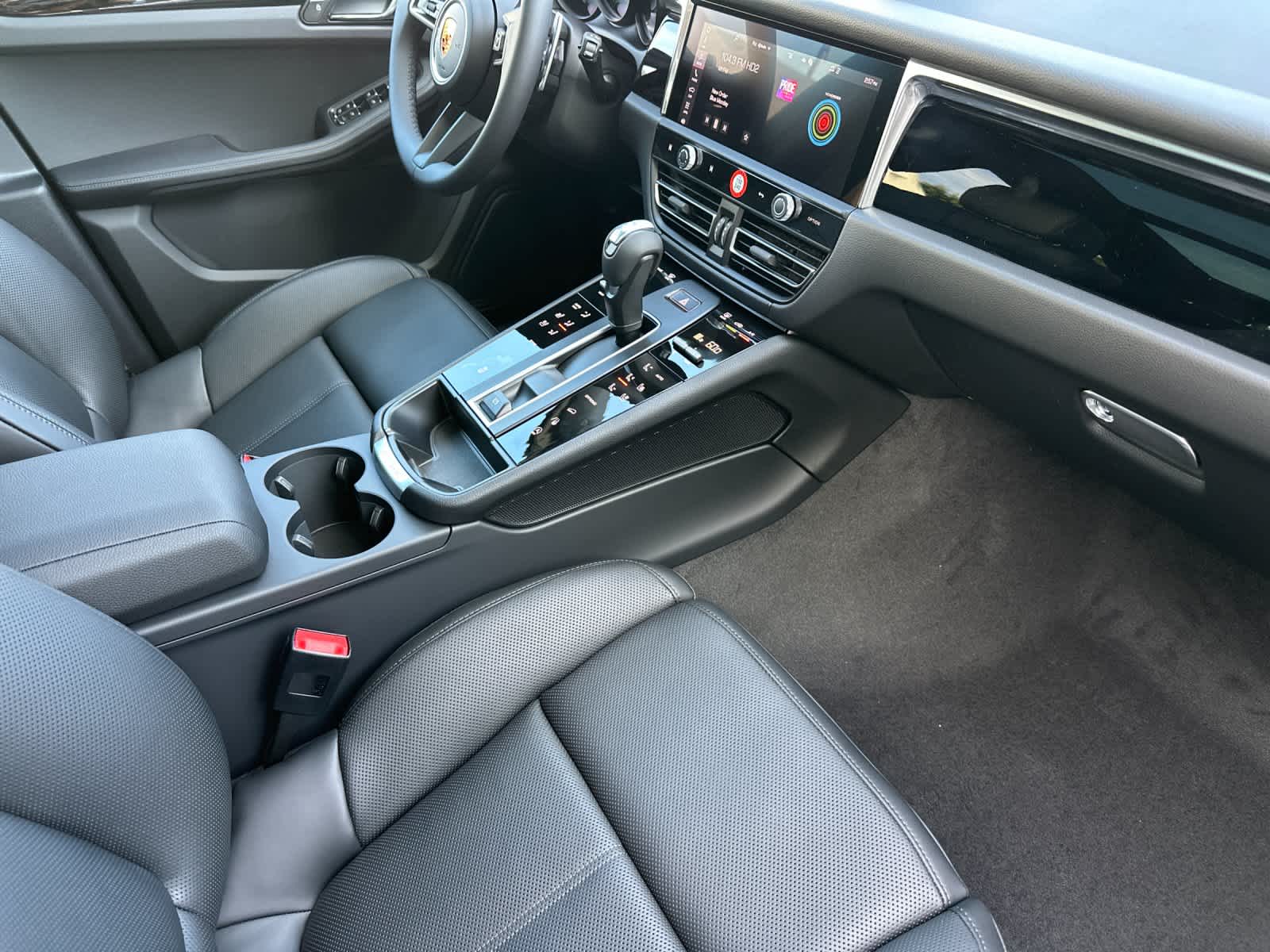 Thumbnail: 2026 Porsche Macan - 17