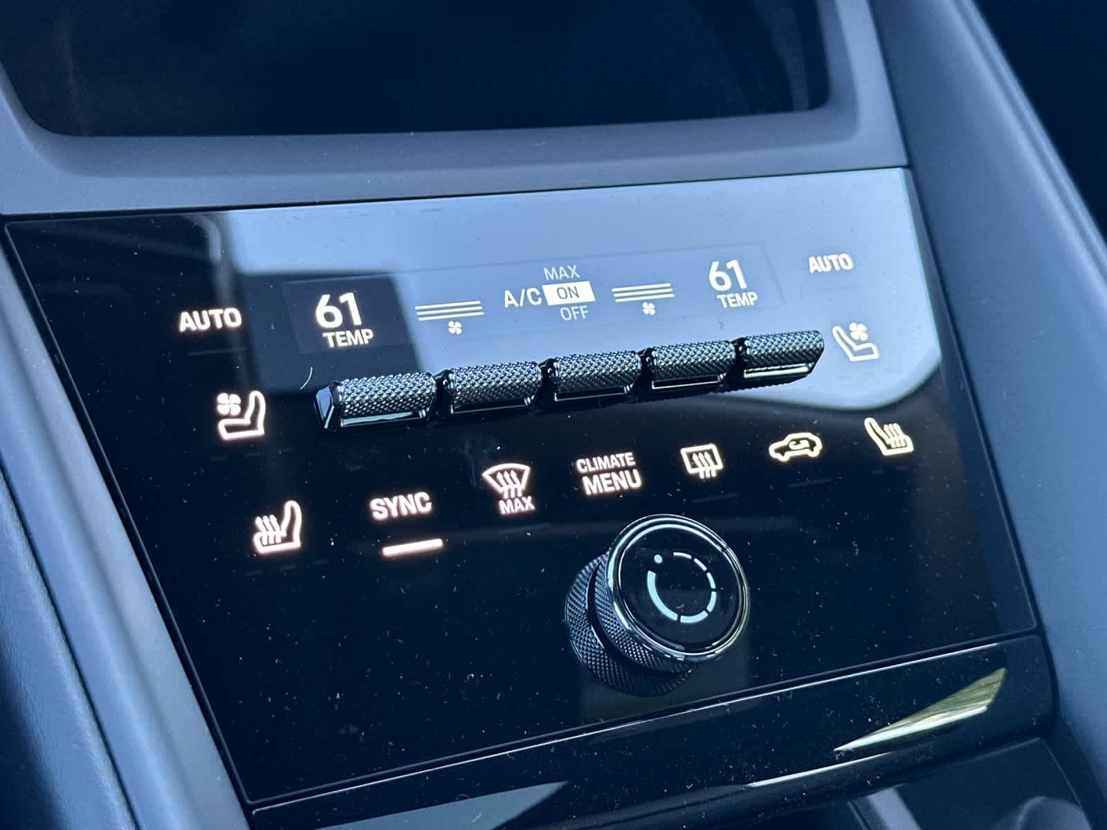 Thumbnail: 2026 Porsche Macan - 24