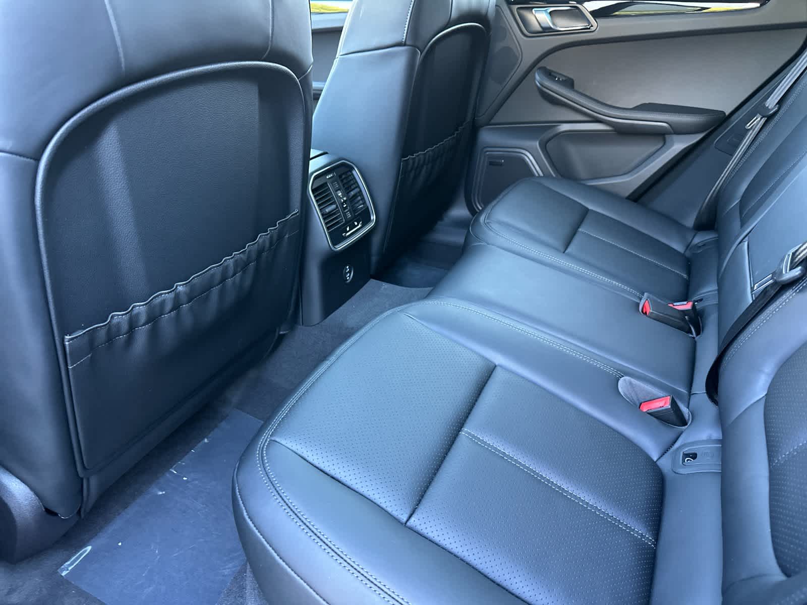 Thumbnail: 2026 Porsche Macan - 13