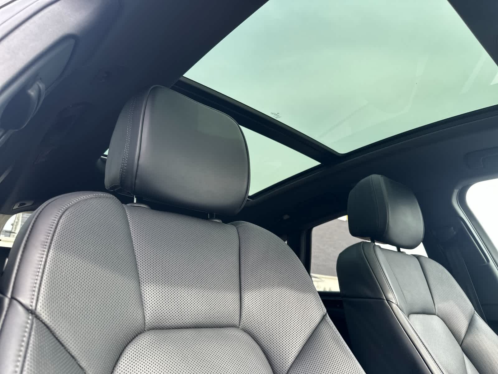 Thumbnail: 2025 Porsche Macan - 18