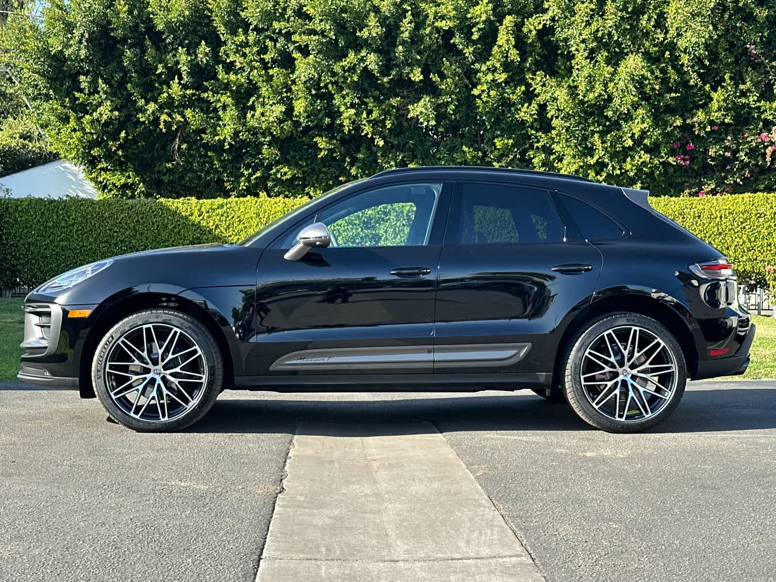Thumbnail: 2026 Porsche Macan - 2