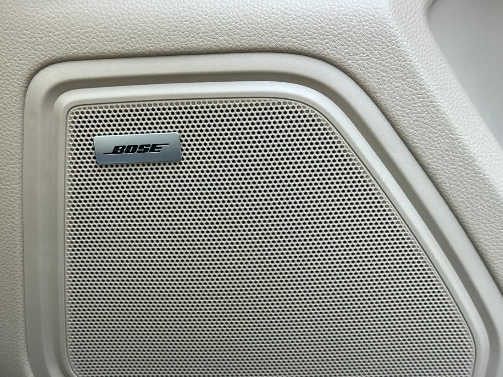 Thumbnail: 2026 Porsche Macan - 20