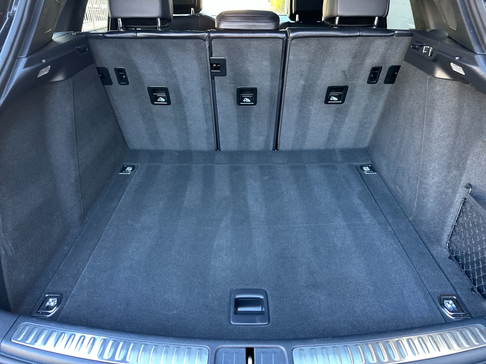 Thumbnail: 2025 Porsche Macan - 16