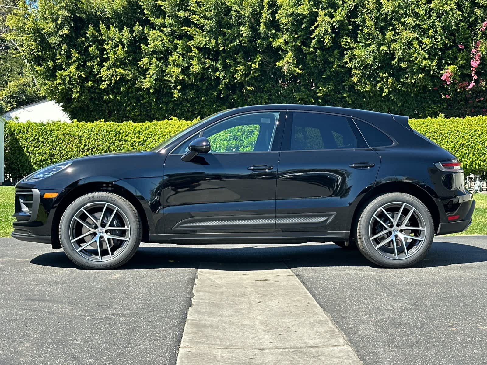 Thumbnail: 2026 Porsche Macan - 2