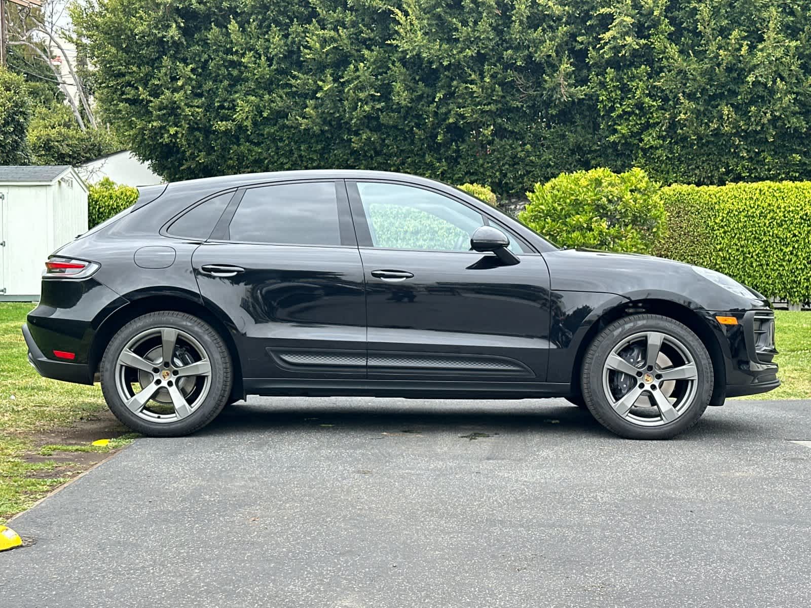 Thumbnail: 2026 Porsche Macan - 9