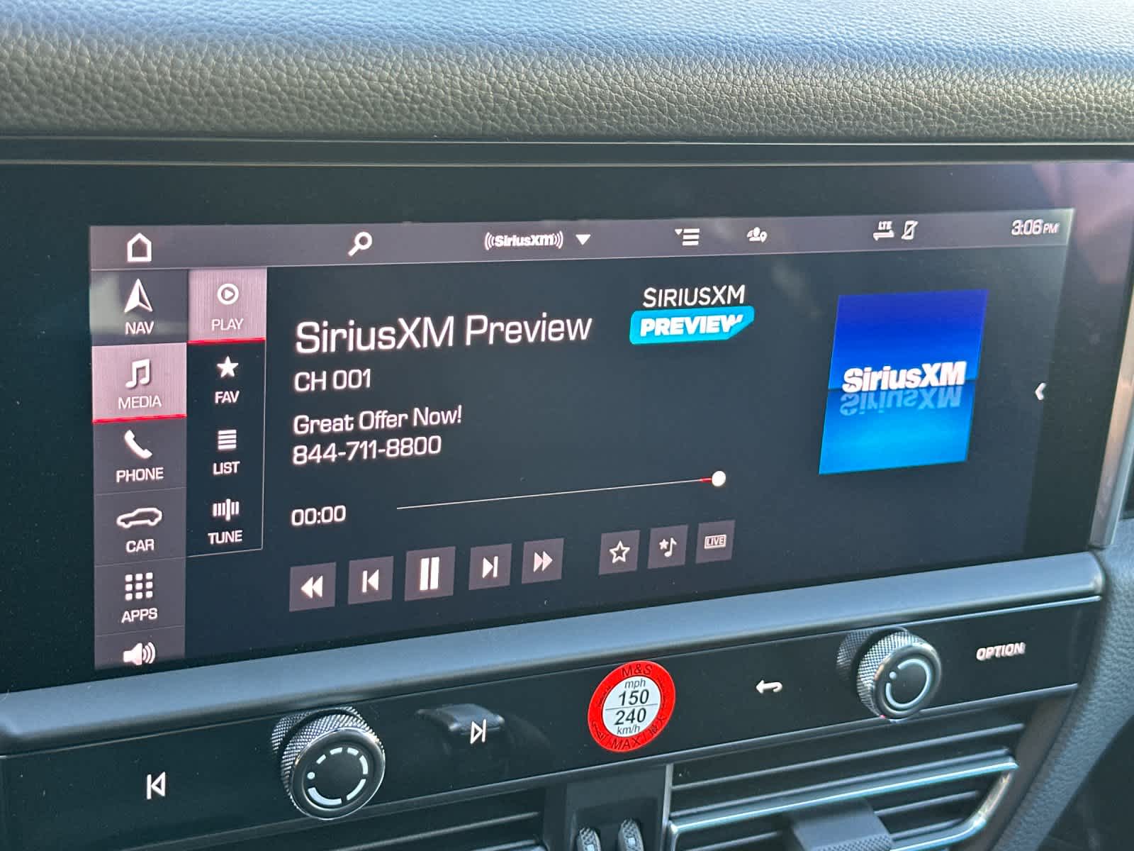 Thumbnail: 2025 Porsche Macan - 21