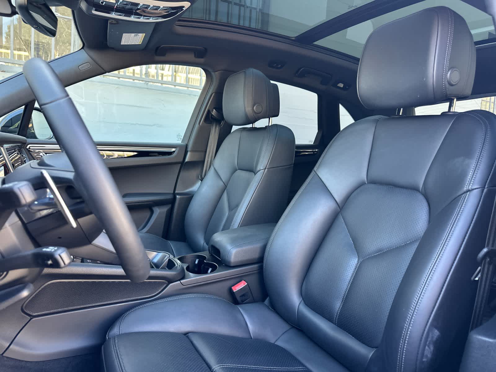 Thumbnail: 2025 Porsche Macan - 5